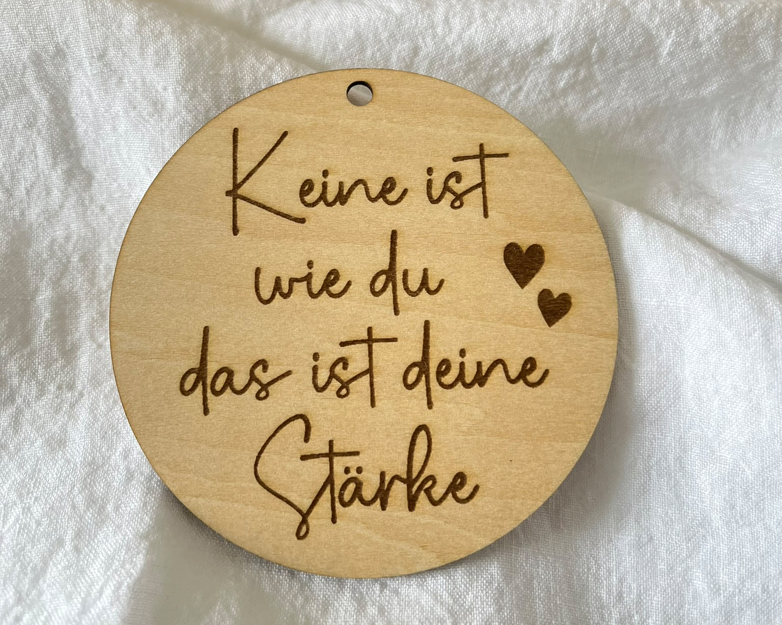 Holz Anhänger - Keine ist wie du - das ist deine Stärke – Lasergravur Geschenk
