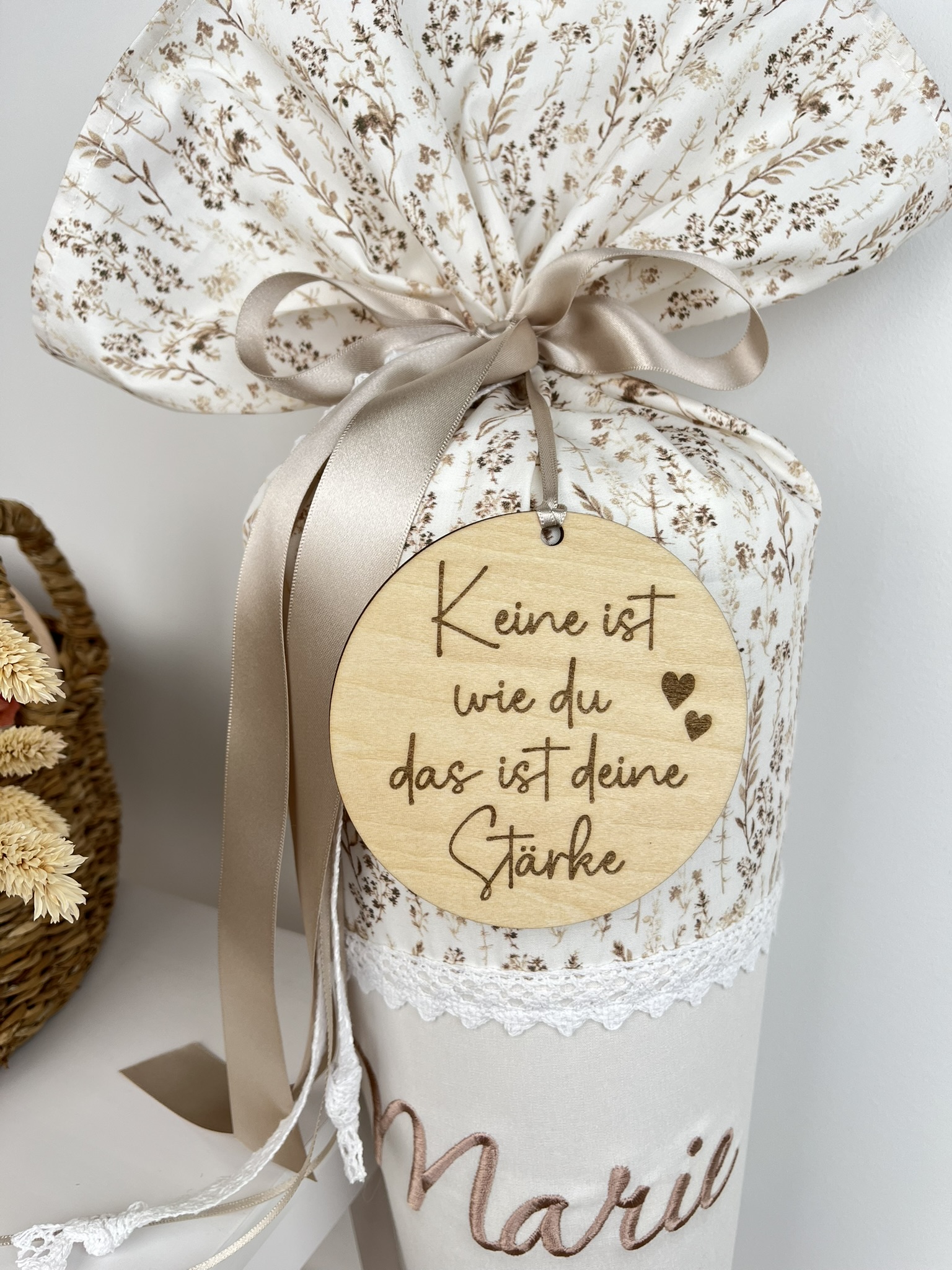Holz Anhänger - Keine ist wie du - das ist deine Stärke – Lasergravur Geschenk