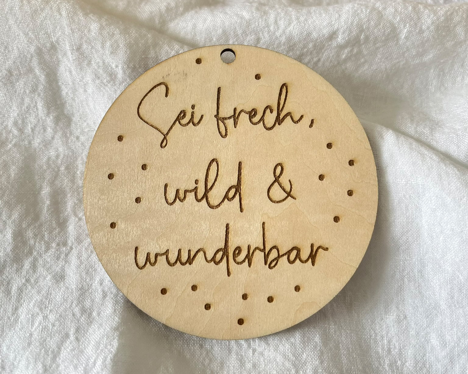 Holz Anhänger - Sei frech, wild & wunderbar - Punkte – Lasergravur Geschenk