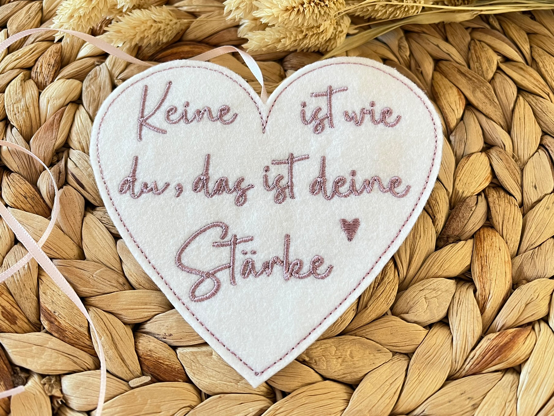 Filz Anhänger Herz – Keine ist wie du – das ist deine Stärke – mit Herz