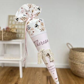 Schultüte „Pferdemama & Fohlen“ – zartes Rosa mit 3D-Details