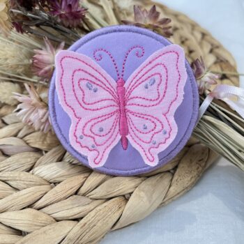 Klettie 3D Schmetterling Flieder – hochwertiges Motiv zur Einschulung