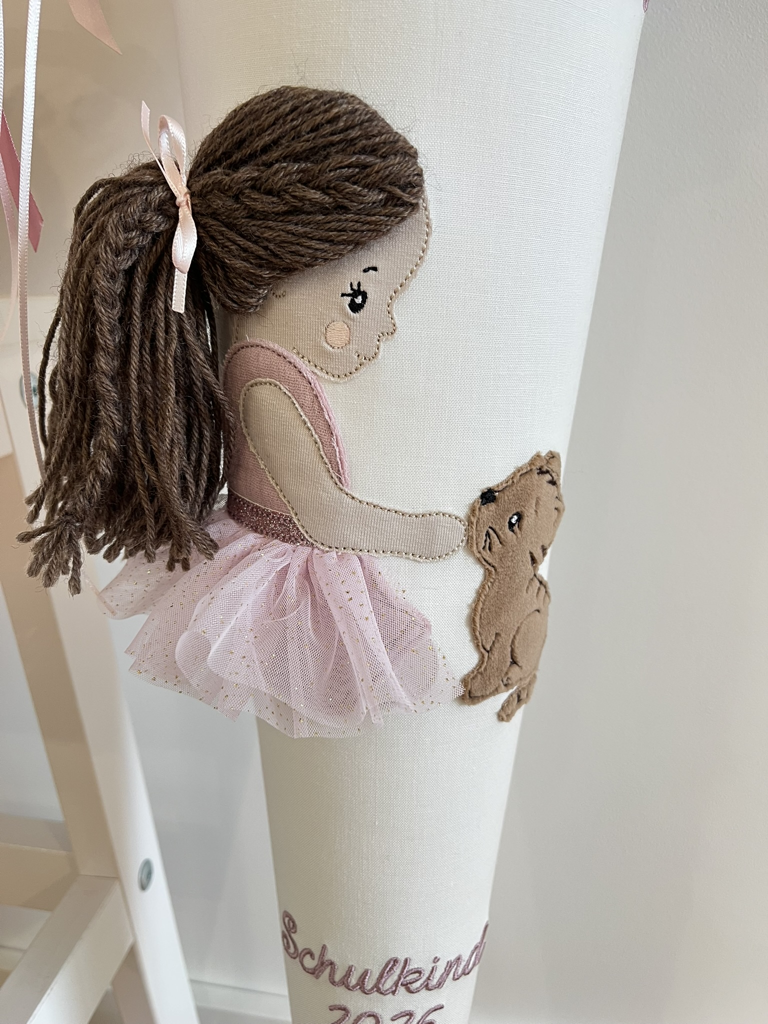 Schultüte Mädchen & Katze – rosa Musselin mit Goldpunkten