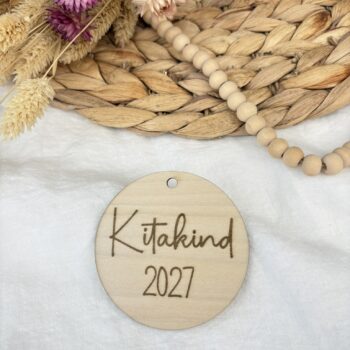 Holz Anhänger Kitakind 2027, runder Birken-Sperrholz-Anhänger mit Lasergravur (Foto 3)