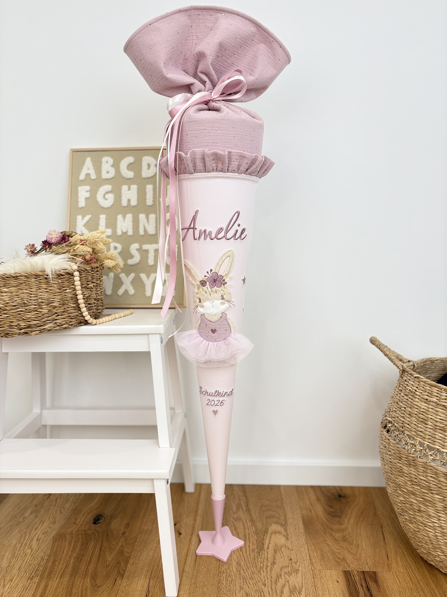 Schultüte Hasen-Ballerina altrosa, gestickter Name und Schulkind-Schriftzug mit Herz